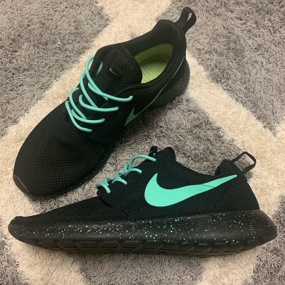 NEW Custom Nike Roshes